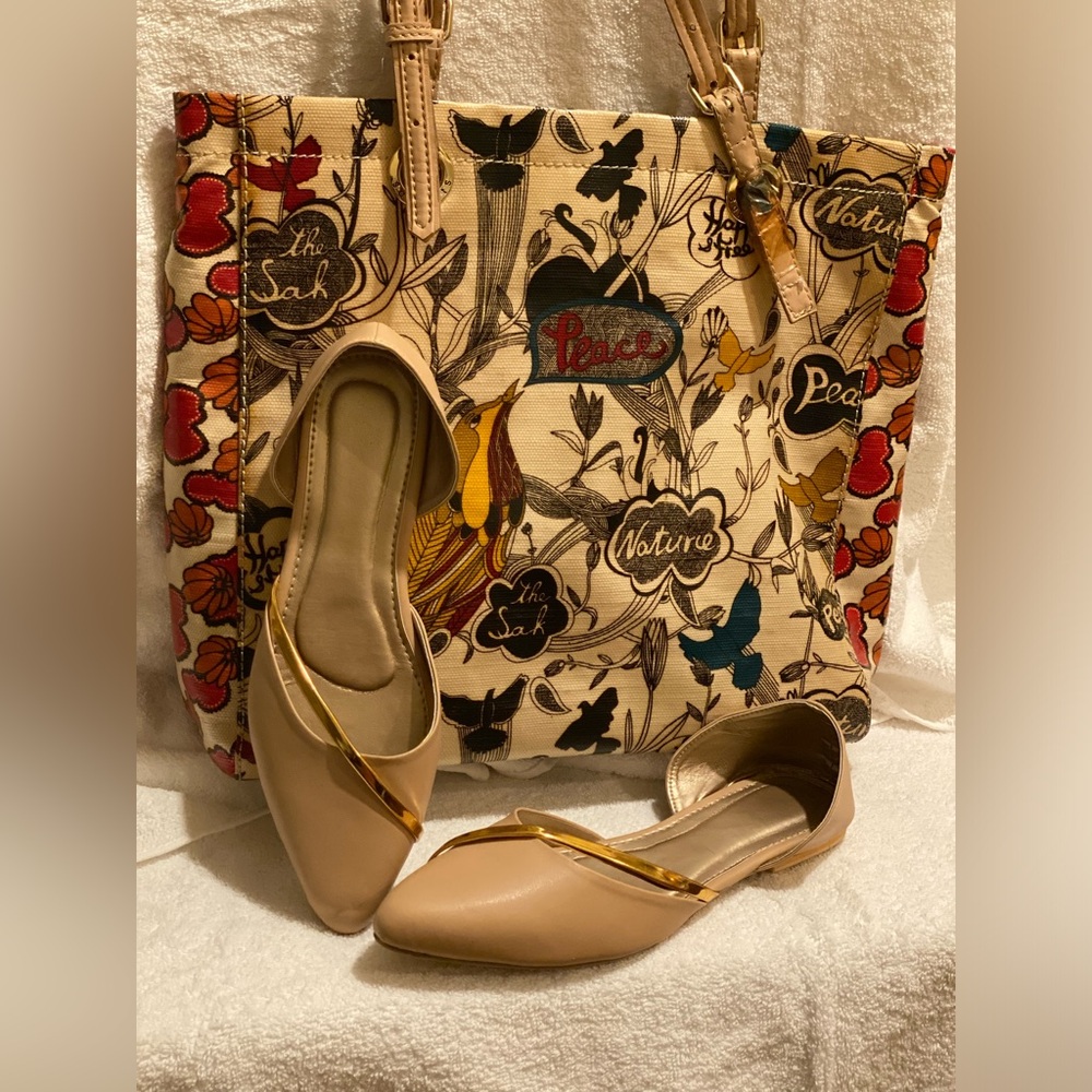 Beutiful print Sak Root bag  has slight wear on strap on pic on sale with shoe